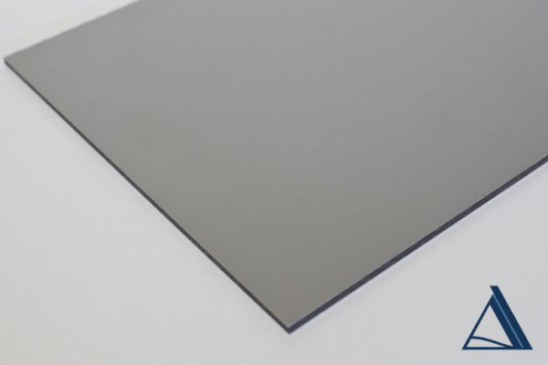Välitilalevy 4mm 1220x3650mm metalliharmaa/greige