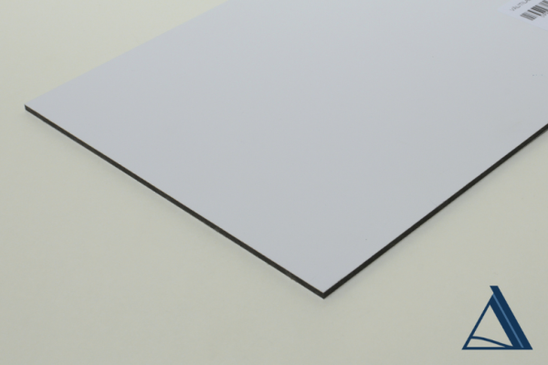 Välitilalevy 4mm 1220x3650mm satiini valkoinen/metalimusta